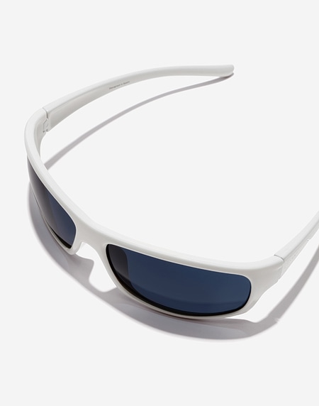 Sunglasses Hawkers BOOST - WHITE DARK BLUE