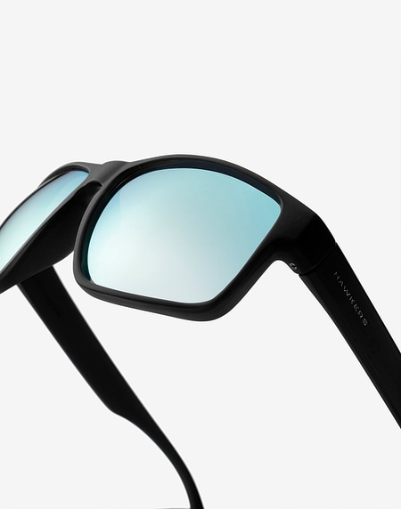 Sunglasses Hawkers FASTER - BLACK BLUE CHROME
