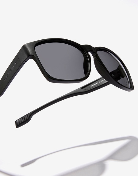 Sunglasses Hawkers CORE RAW - POLARIZED BLACK