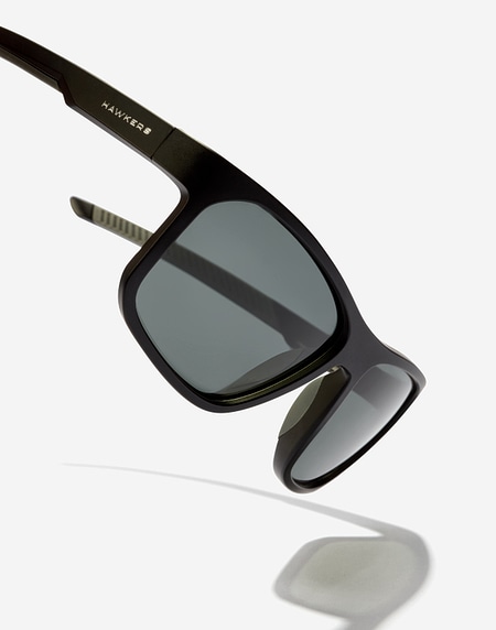 Sunglasses Hawkers COMANECI - POLARIZED BLACK DARK