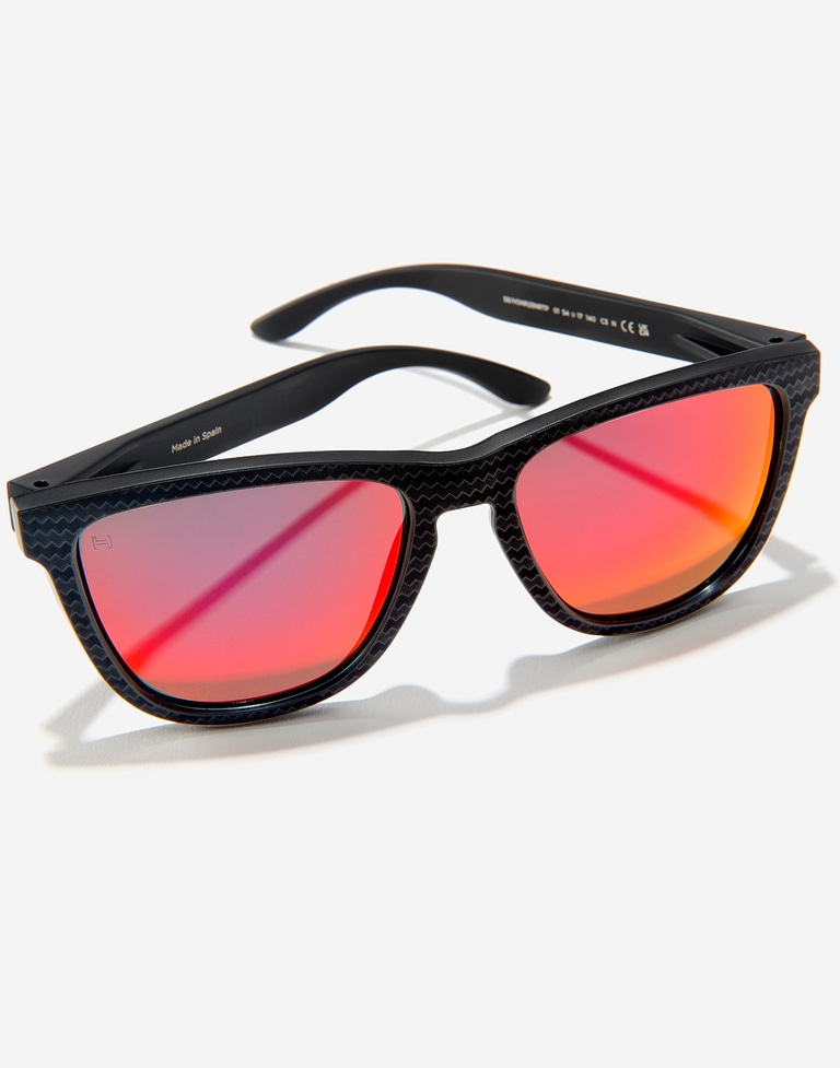 Sunglasses Hawkers ONE RAW CARBON FIBER - POLARIZED BLACK RUBY