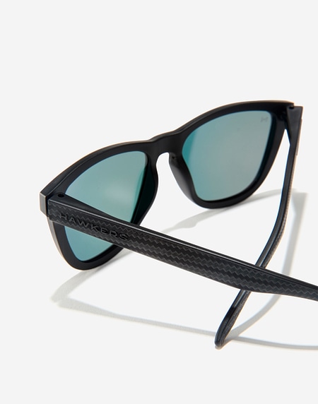 Lentes de sol Hawkers ONE RAW CARBON FIBER - POLARIZED BLACK RUBY