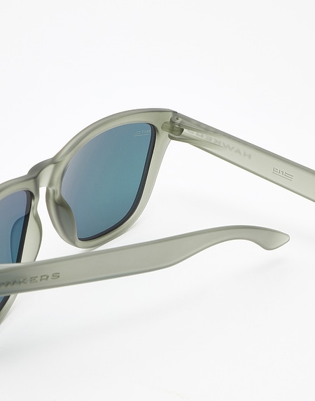 Sunglasses Hawkers FROZEN GREY - NEBULA ONE