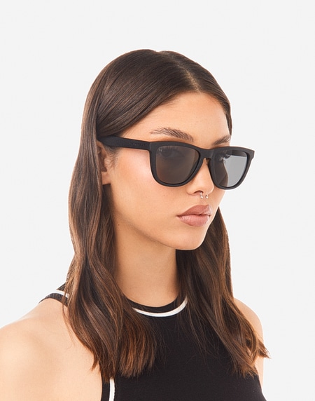 【国内発送】Hawkersサングラス ONE RAW - POLARIZED NAVY DARK ONE RAW - POLARIZED NAVY DARK | Hawkers USA