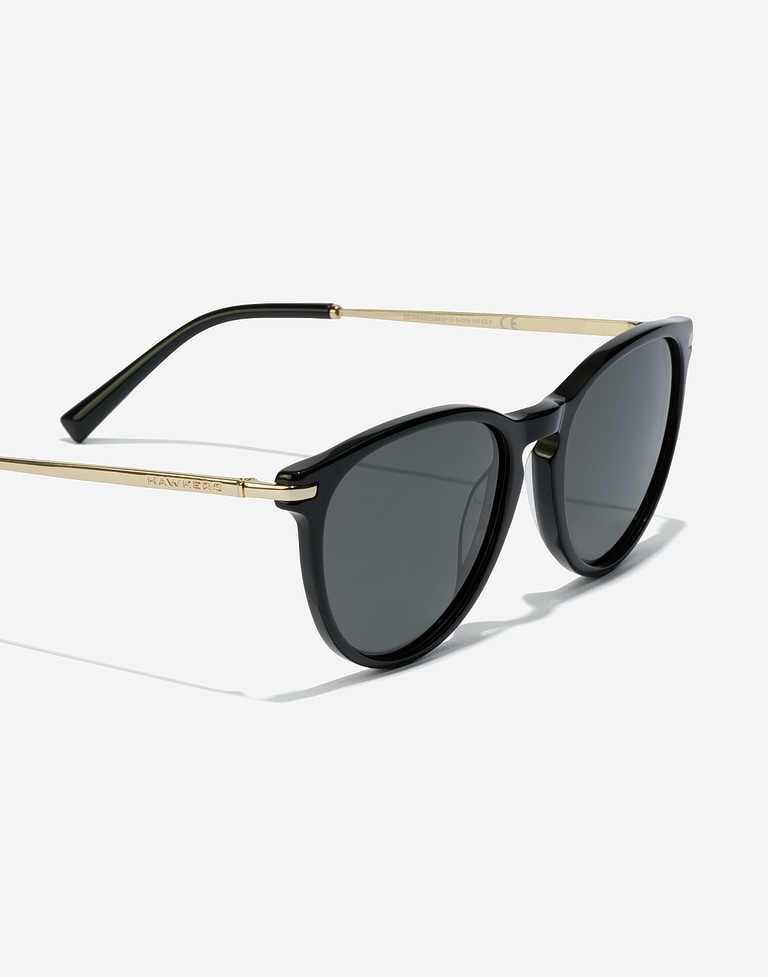Nos Lunettes de Soleil Hawkers MARK - POLARIZED BLACK DARK