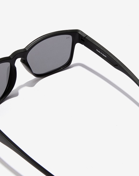 Sunglasses Hawkers CORE RAW - POLARIZED BLACK