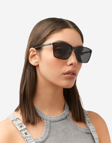 Sunglasses Hawkers TRACK FLEX - POLARIZED BLACK DARK