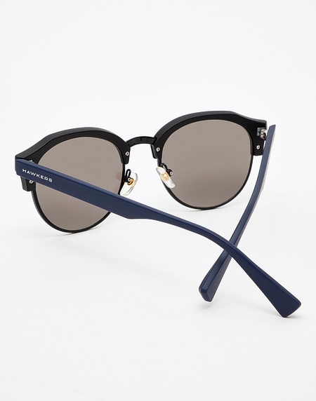Sunglasses Hawkers BLACK - NAVY BLUE CHROME CLASSIC ROUNDED