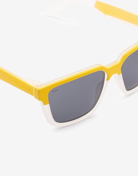 Sunglasses Hawkers YELLOW FROZEN WHITE - DARK MOTION S STRONG