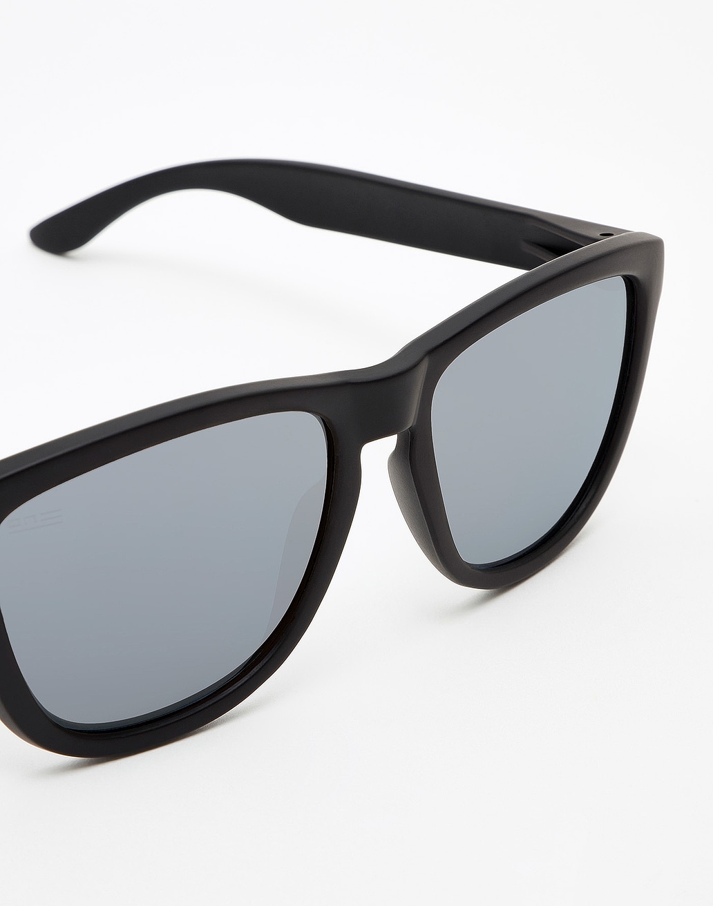 ONE - POLARIZED BLACK SILVER | Hawkers USA