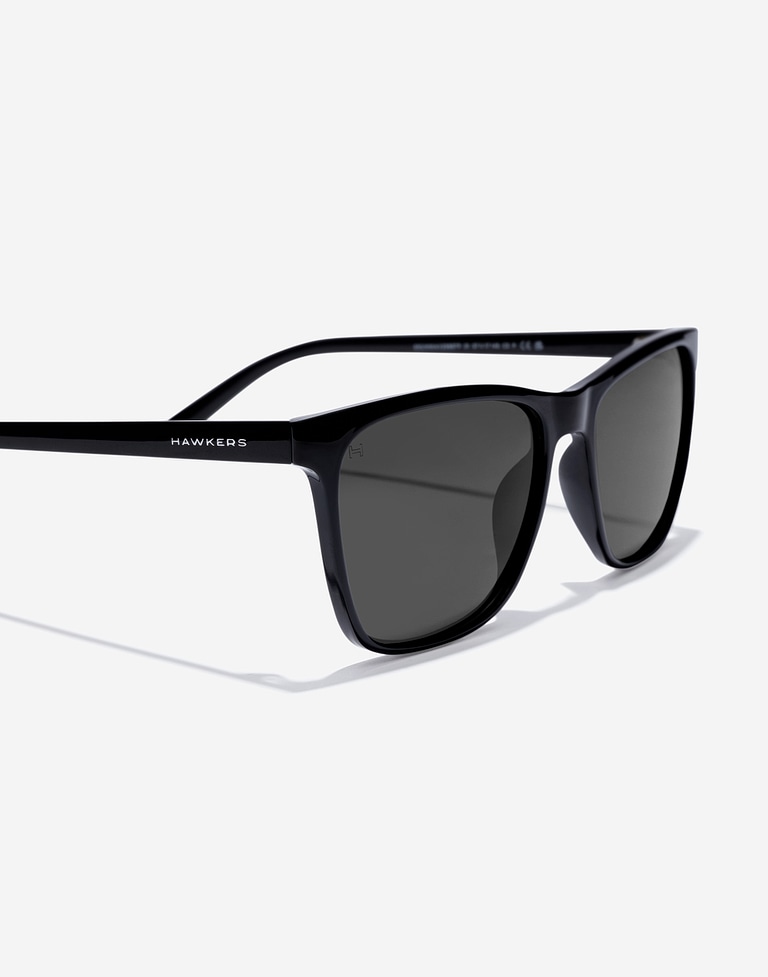 Sunglasses Hawkers WAVE - POLARIZED BLACK DARK