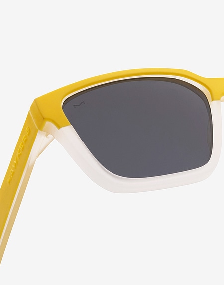 Sunglasses Hawkers YELLOW FROZEN WHITE - DARK MOTION S STRONG