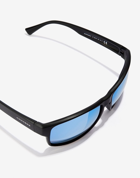 Sunglasses Hawkers FASTER RAW - BLACK BLUE CHROME
