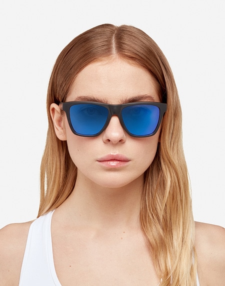 Sunglasses Hawkers ONE LS RAW - POLARIZED BLACK SLATE SKY