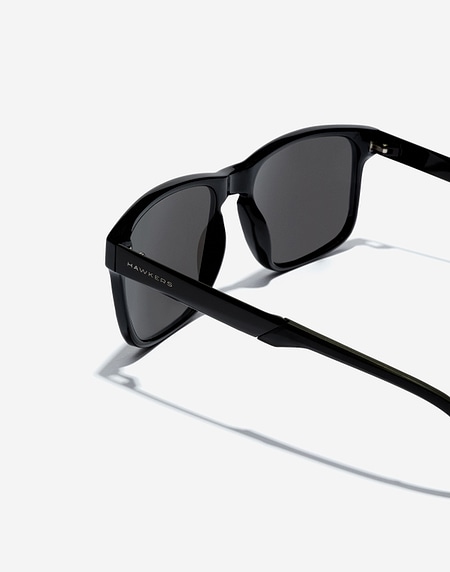 Nos Lunettes de Soleil Hawkers PEAK METAL - BLACK