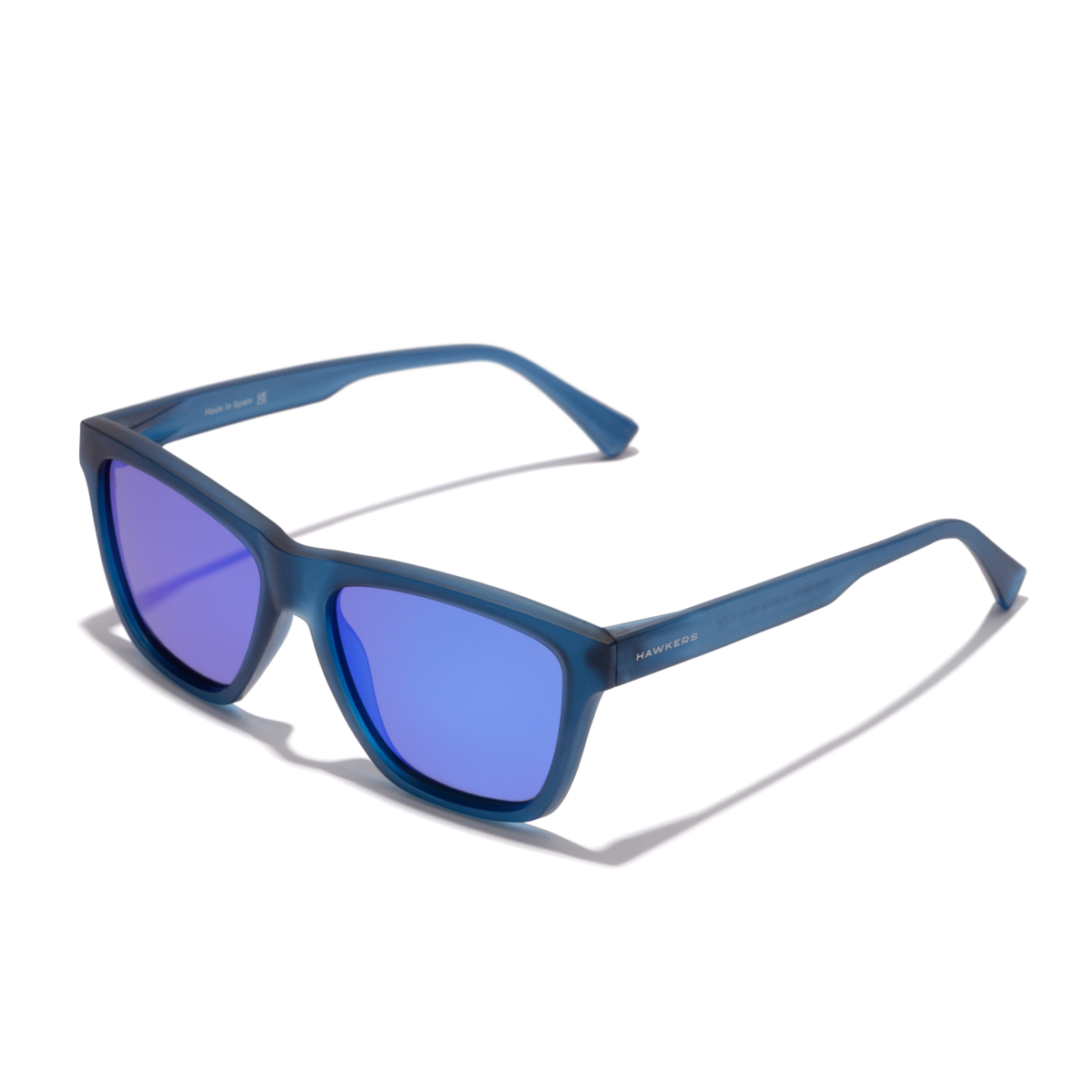 Photo Nos Lunettes de Soleil Hawkers One Ls Raw - Polarized Navy Sky